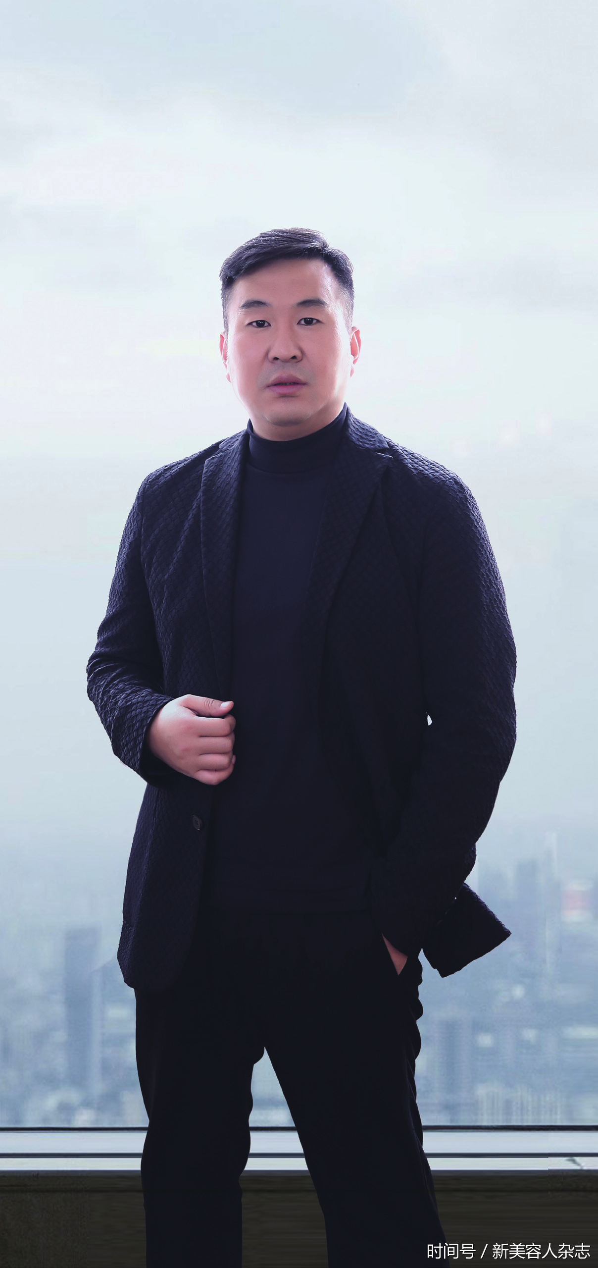 关飞在"灯塔"下前行,不惧找不到光茫