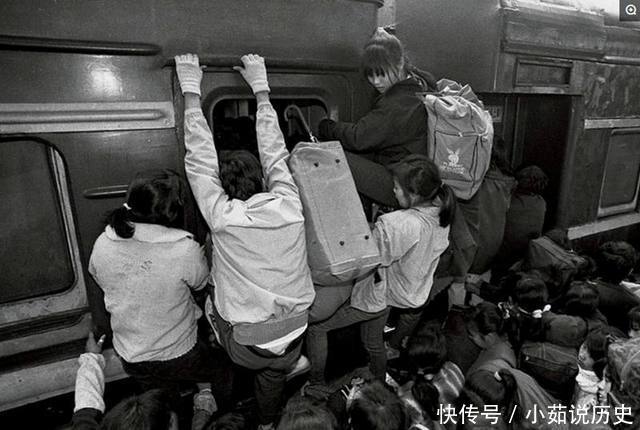 90年代老照片:第一张春运赶火车记忆犹新,最后
