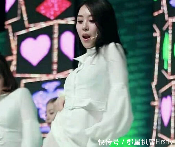 韩国女团裙子短到看到内裤,网友吐槽是不准穿