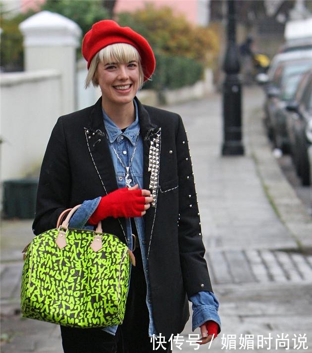 圣诞节秒入戏 李宇春杨幂都穿了些什么红在身