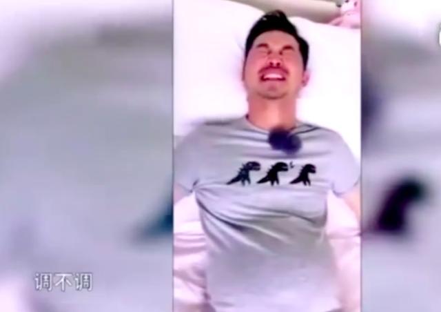 沙溢体验生孩子,十级阵痛脸都变形,大肚突出宛