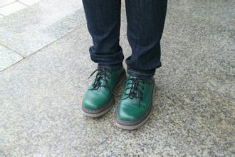 夏天绿色的高跟鞋怎么搭配衣服?_360问答
