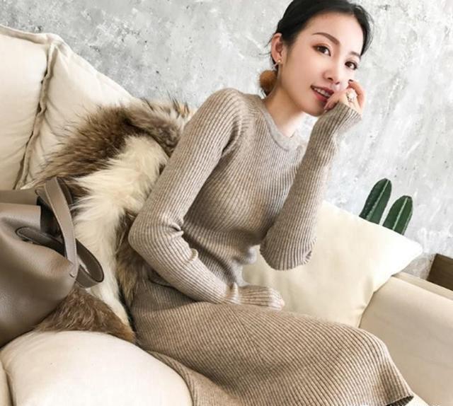 腿粗的女生别傻傻穿牛仔裤, 毛衣裙配打底裤, 显