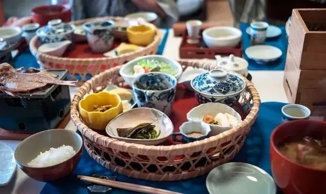 大家发现没,日本街头没有卖早餐的!