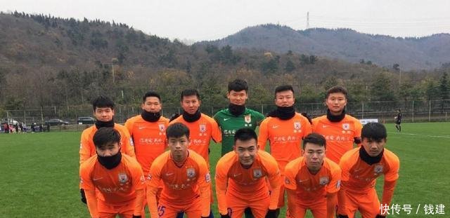 国足将跟鲁能U23踢热身赛! 球迷直言很担心国