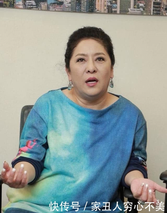 向太心疼郑秀文,她和黄心颖是朋友,这是在眼皮