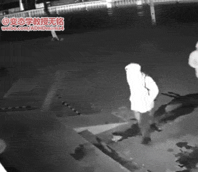搞笑gif百米跨栏活生生成了百米短跑