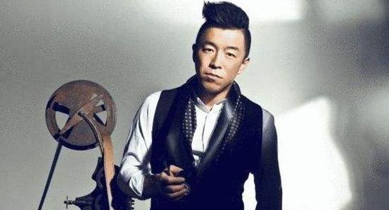 他在娱乐圈中地位最高,黄渤见了都得喊爷,却唯