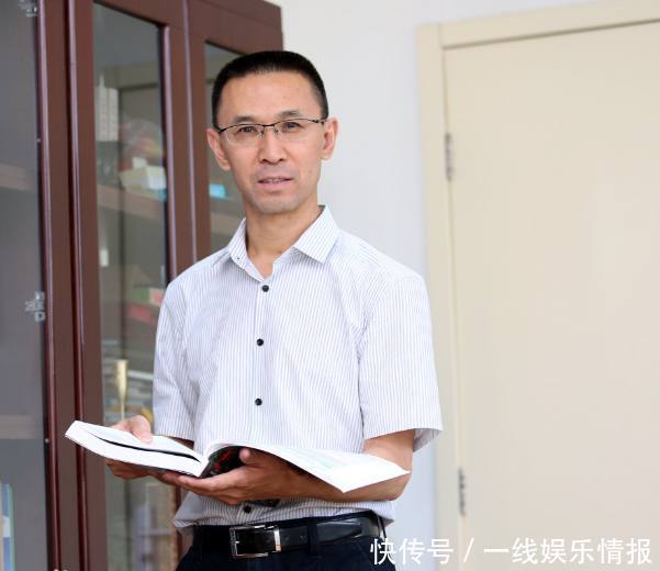 央视最美主持人,一分钟能说360个字,其丈夫背