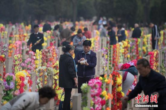 死不起!暴利墓价涨幅超房价 多个城市现有墓穴将告急