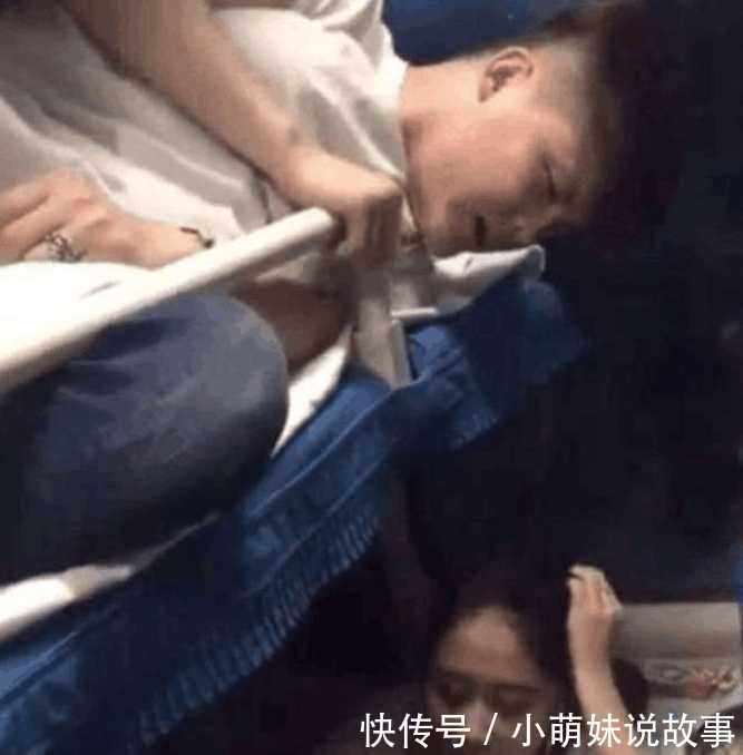 男子睡卧铺被吵醒，随口一句能让我睡会儿不，女子的话让我愣住了