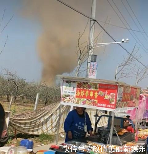 河南虞城农村赶集突现龙卷风,户外蹦床刮上天