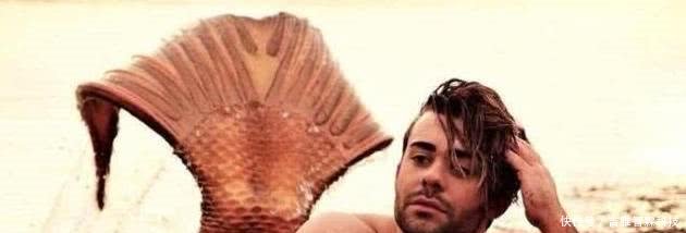 男子太喜欢美人鱼,花8000元将自己变成美人鱼