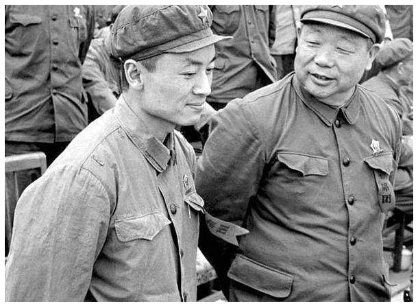 身为开国上将他生活奢靡,曾用金砖垫床,毛主席临终前选他为军事