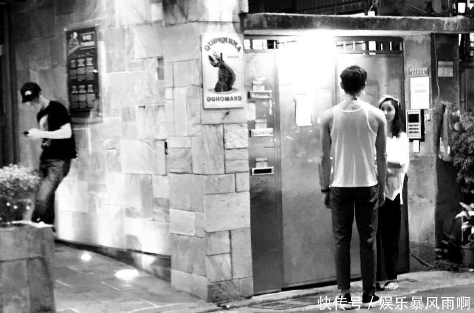 霍建华林心如同游日本庆祝认爱两周年 夫妻牵