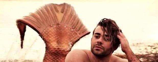 外国男子因痴迷美人鱼,花了8000元变成美人鱼