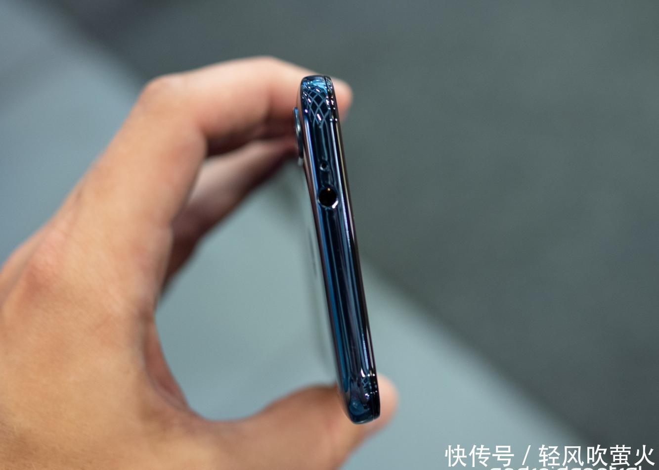 穿着海魂衫的HTCU12Life你会喜欢吗