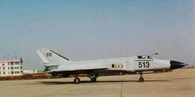 就落后!这些国产战机首飞成功却遭下马,歼31会