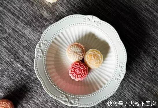 不用烤箱也能做,奶黄冰皮月饼,甜度适中,冷藏食