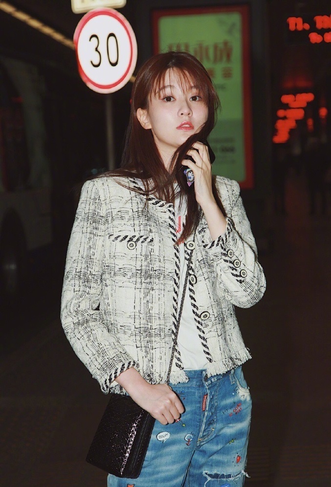 乔欣街拍撞衫孙怡,一样的外套却穿出天壤之别