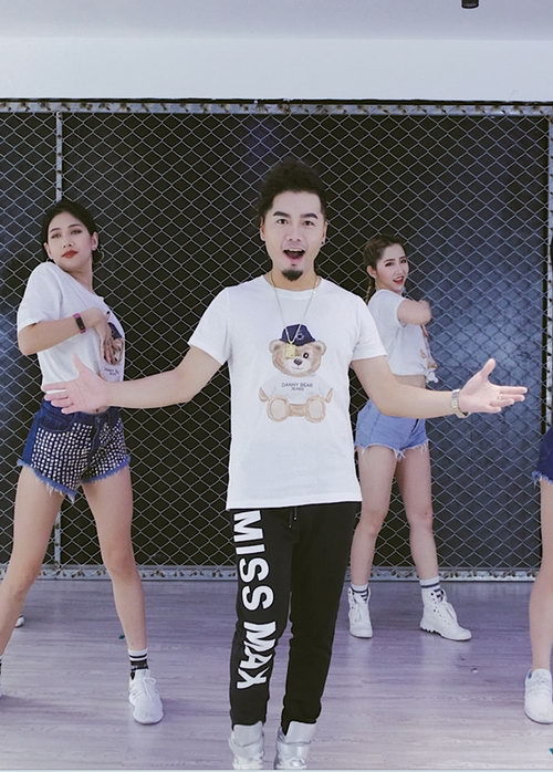 萧全创作演唱国民神曲《海草舞》官方舞蹈版MV首发(图3) 萧全创作演唱国民神曲《海草舞》官方舞蹈版MV首发(图3)