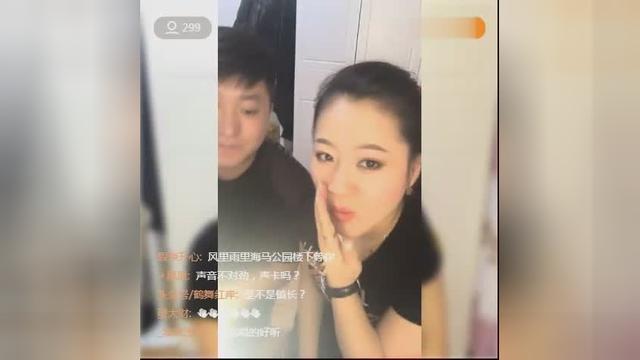 乡村爱情9镇长扮演者刘传龙和徐英子歪唱《嗑儿,自己都笑场了