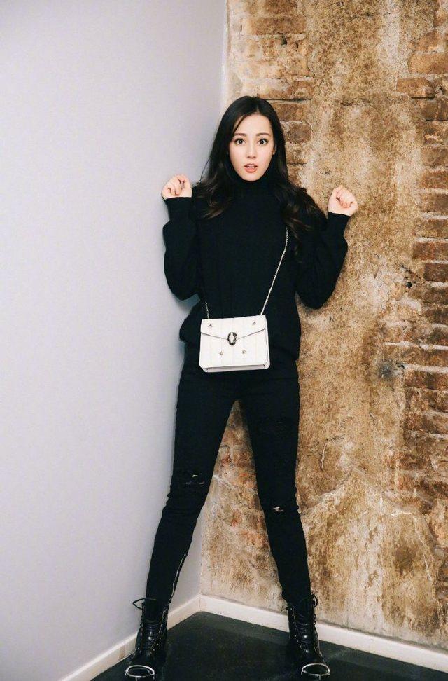 一眼万年:杨幂的腿热巴的蝴蝶骨,身材曲线前凸