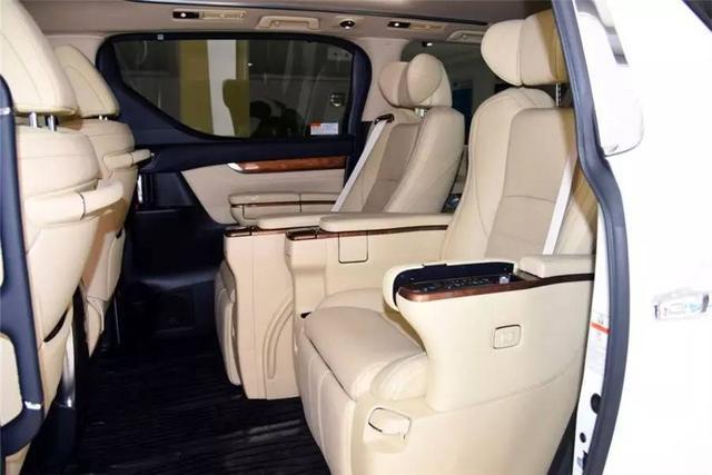 ���϶���7��SUV�ˣ���̥����ʵ������ôѡ