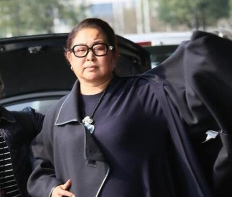 60岁倪萍近照曝光,成功瘦身20斤,近照曝光比董卿还美 利发国际玛雅