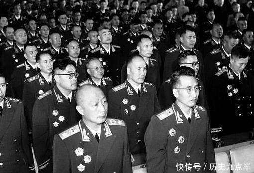 曾辅佐过十大元帅的开国第一上将,为何不受毛主席贺龙待见?