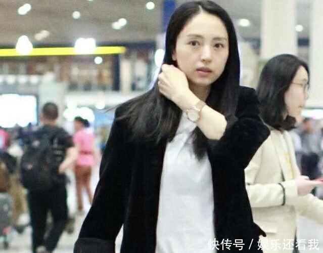 董璇瘦了不止五斤,素颜机场照曝光面容憔悴被