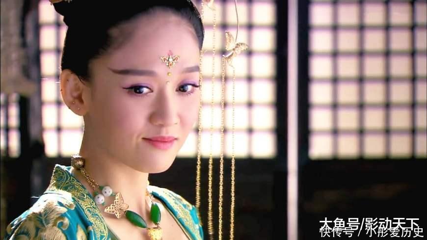 挂着满头珠帘的女子, 杨蓉头戴十二支步摇, 刘涛