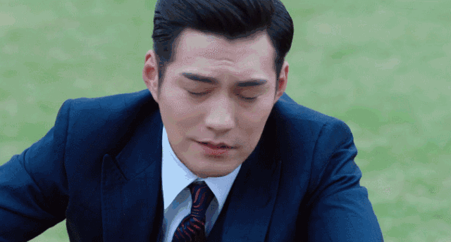 和杜若溪感情未明朗时期,心生倾慕,但始终保持尊重,不会唐突对方.