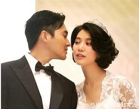 张智霖一家人欢聚圣诞,晒餐厅吃饭照片香港明