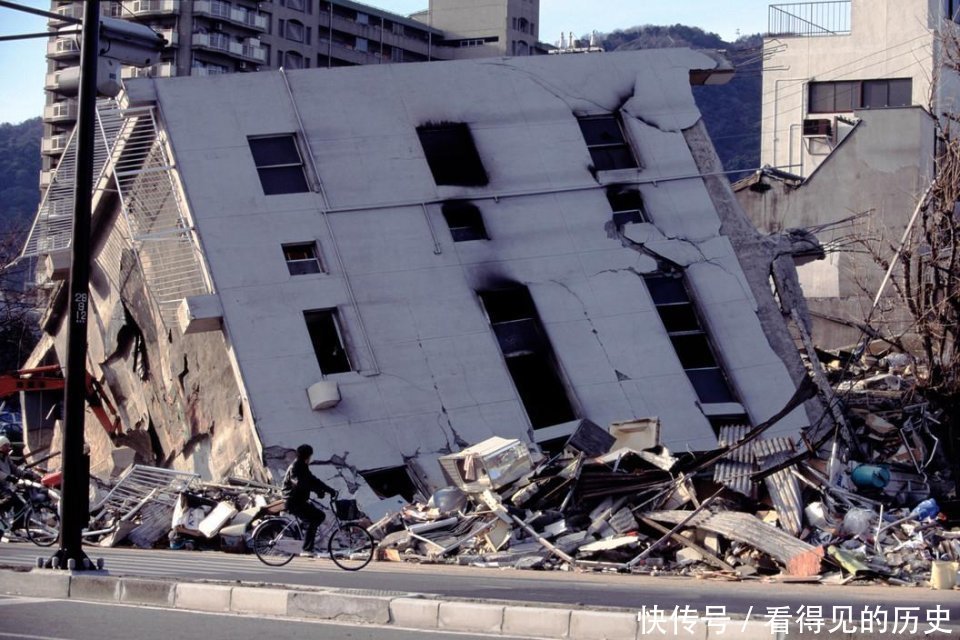 1995年的阪神大地震 使得日本神户变成了这个样子