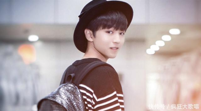 易烊千玺人气高,工作室微博粉丝数早过百万,而