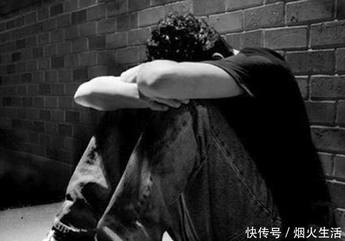 伯父,我卖掉了父母的房子凑来的彩礼,您收下吧