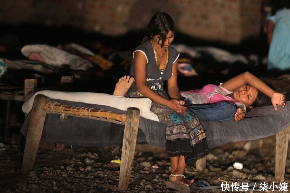 印度公路边悲惨的性工作者,她们都是家中的长女