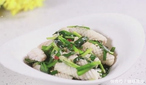 什么菜炒鱿鱼须好吃又简单 t0132128a552c952a14.jpg