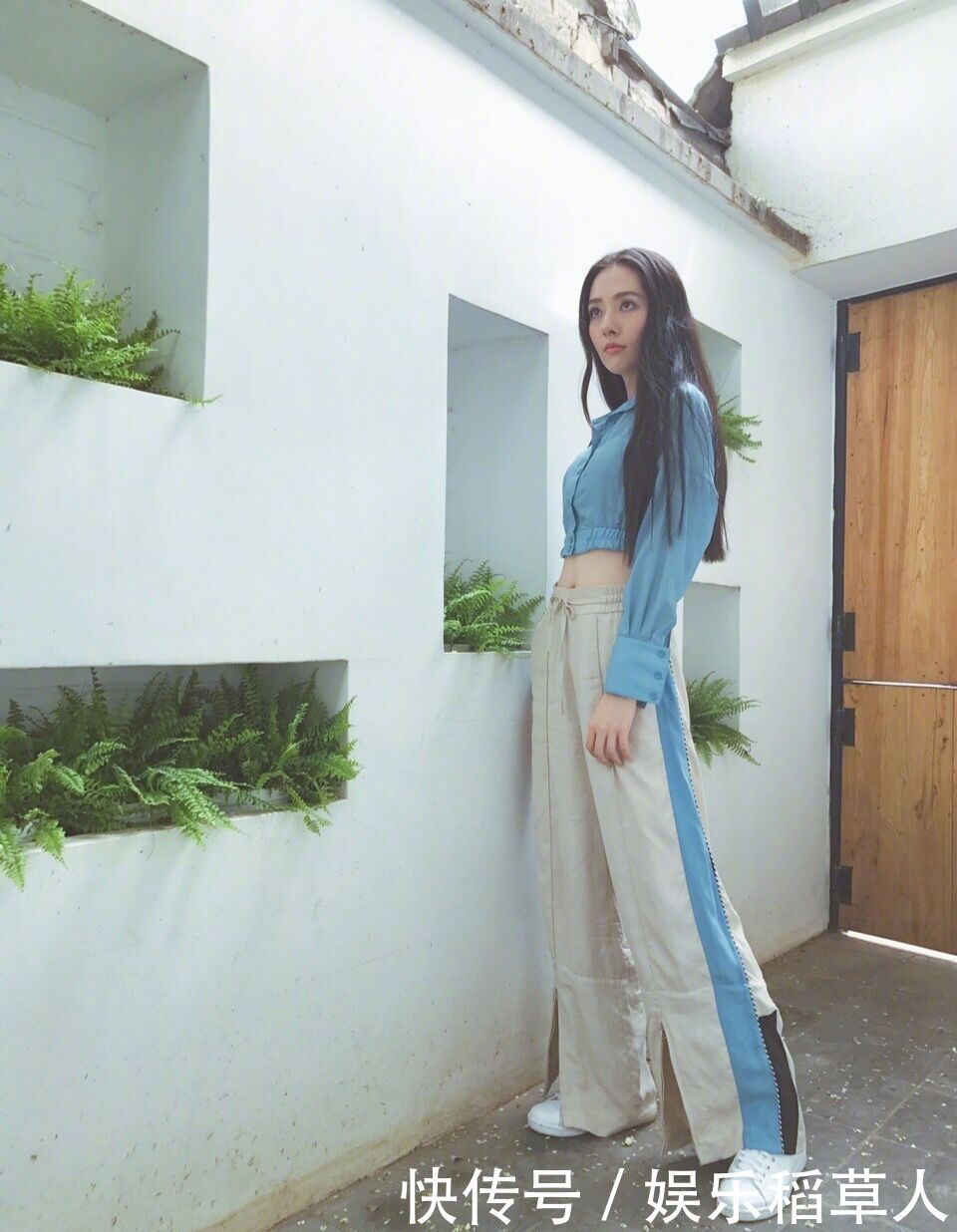 尴尬了郭碧婷!阔腿裤竟然也能撑紧,活生生印出