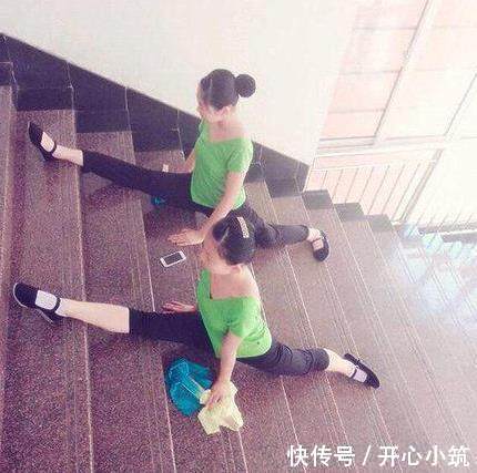 搞笑gif图片笑话段子:师姐,其实我也喜欢你很久