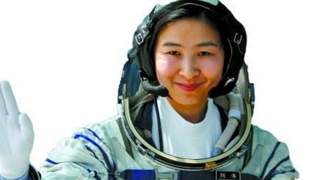 忆犹新的中国第一位女宇航员 也是全国妇联的