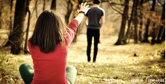 520小情侣凌晨排队领结婚证,马上开门时看到一