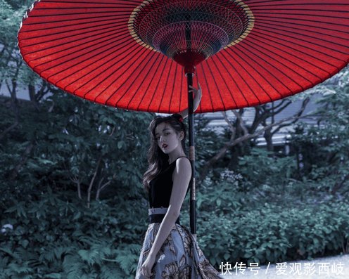 迪丽热巴一张照片半张腿 网友 没有日本风就更