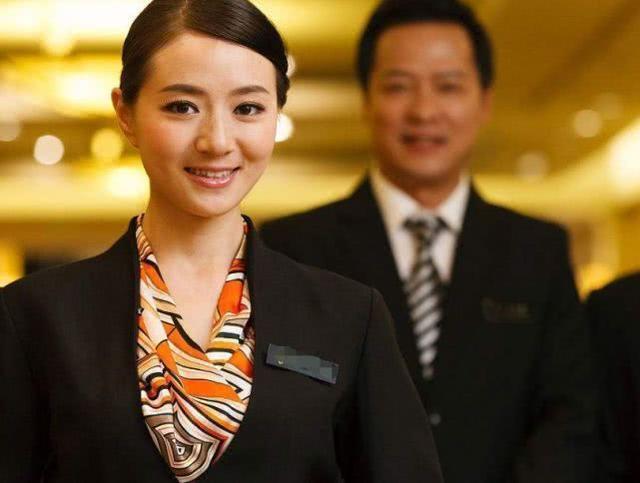为何酒店前台工资那么低,很多漂亮姑娘还愿意