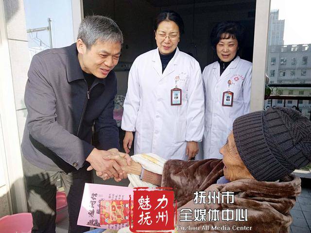 【网络媒体走转改】市卫计委走访慰问住院患者