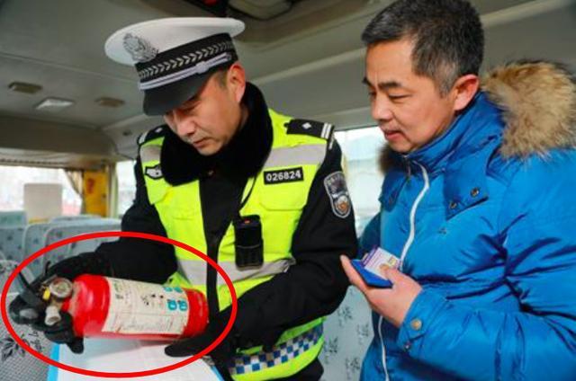 交警提示:为减轻车主负担,这3项违章将不再扣分,直接罚款!