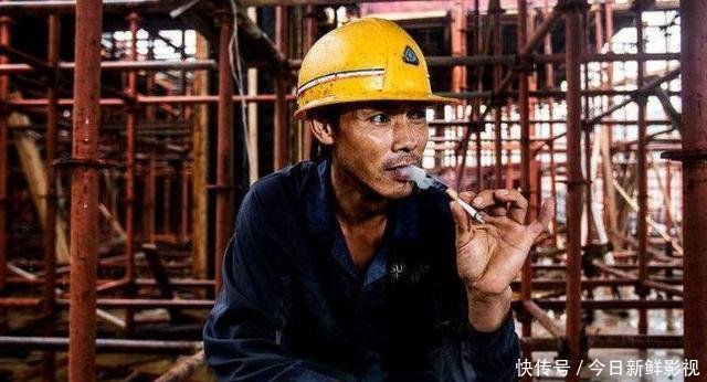 农民工收入超公务员,为何公务员都抽好烟,农民