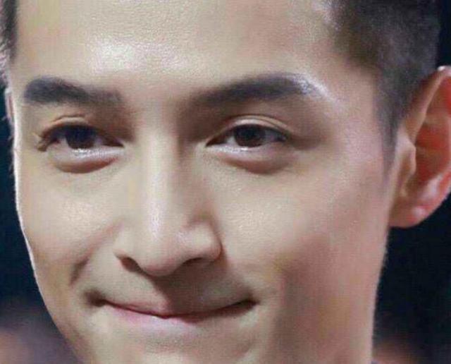 从杨幂到胡歌,那些脸上有明显缺陷却依旧好看的明星怎么做到的?