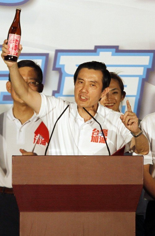 台湾陷\"卫生纸之乱\"民众疯抢似丧尸 蔡当局连民生必需品都守